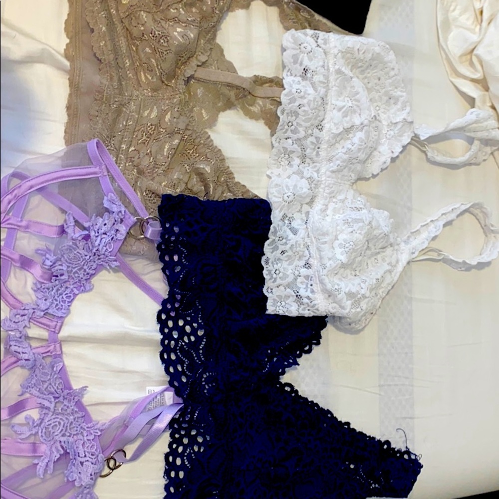 4 small bralette’s